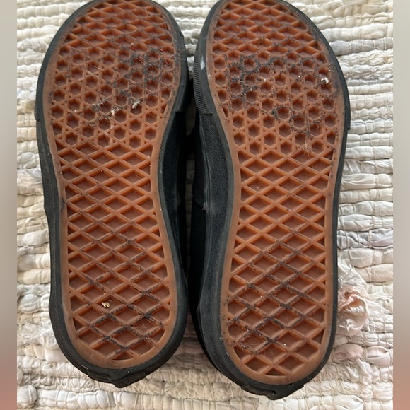 Youth all black classic vans size 5 - Picture 3 of 4